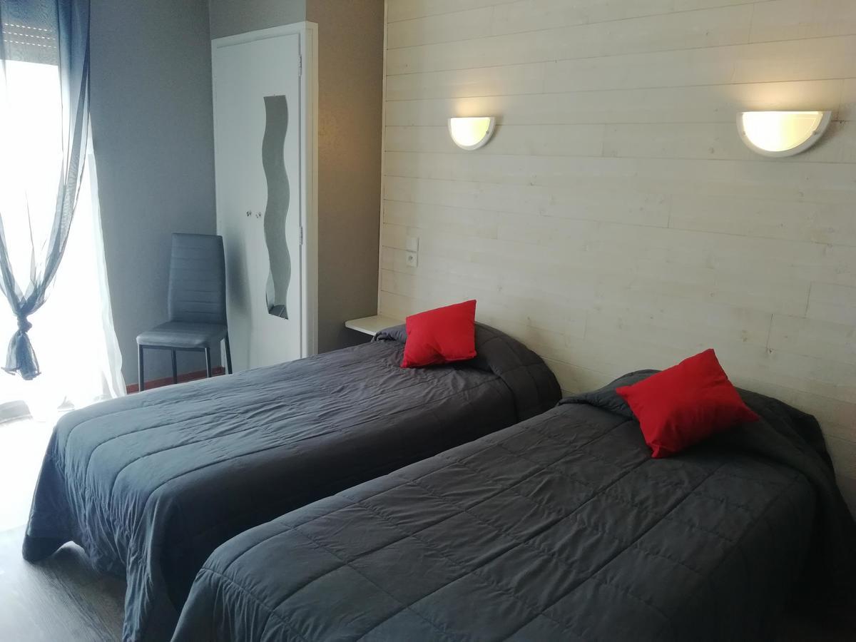 Hotel L'Oustalet Font-Romeu-Odeillo-Via ภายนอก รูปภาพ