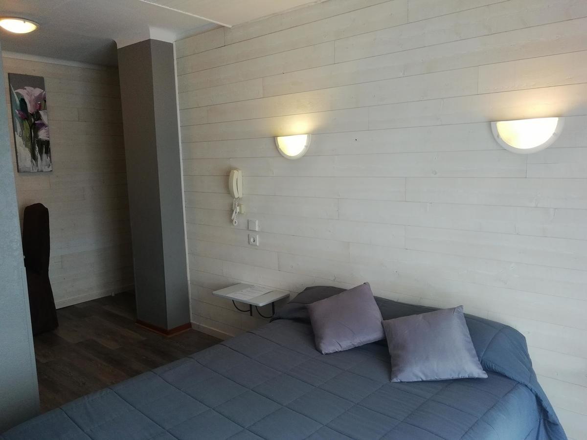 Hotel L'Oustalet Font-Romeu-Odeillo-Via ภายนอก รูปภาพ