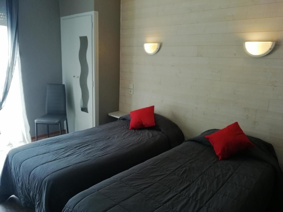 Hotel L'Oustalet Font-Romeu-Odeillo-Via ภายนอก รูปภาพ