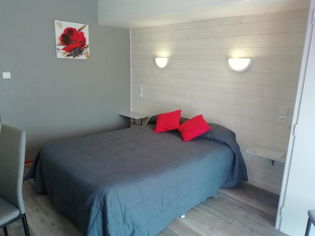 Hotel L'Oustalet Font-Romeu-Odeillo-Via ภายนอก รูปภาพ