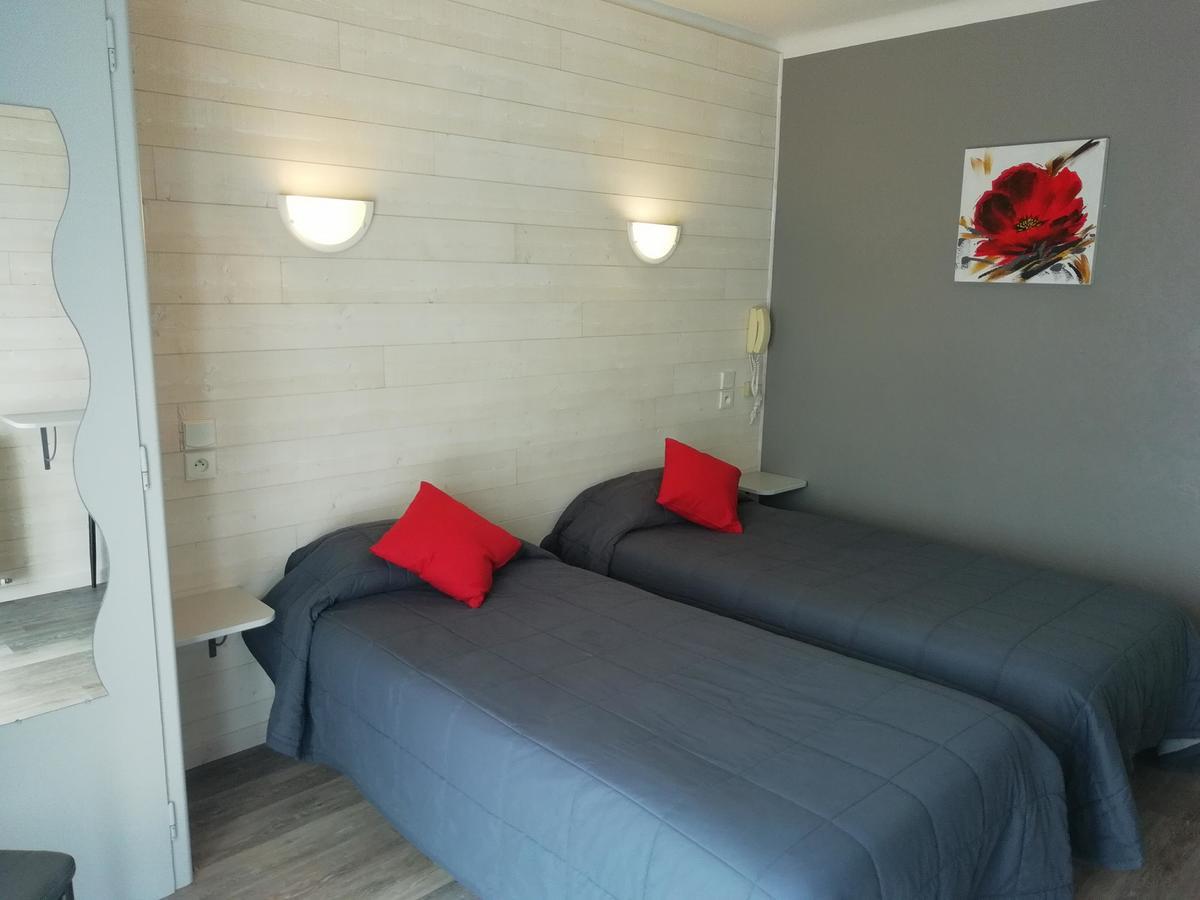 Hotel L'Oustalet Font-Romeu-Odeillo-Via ภายนอก รูปภาพ