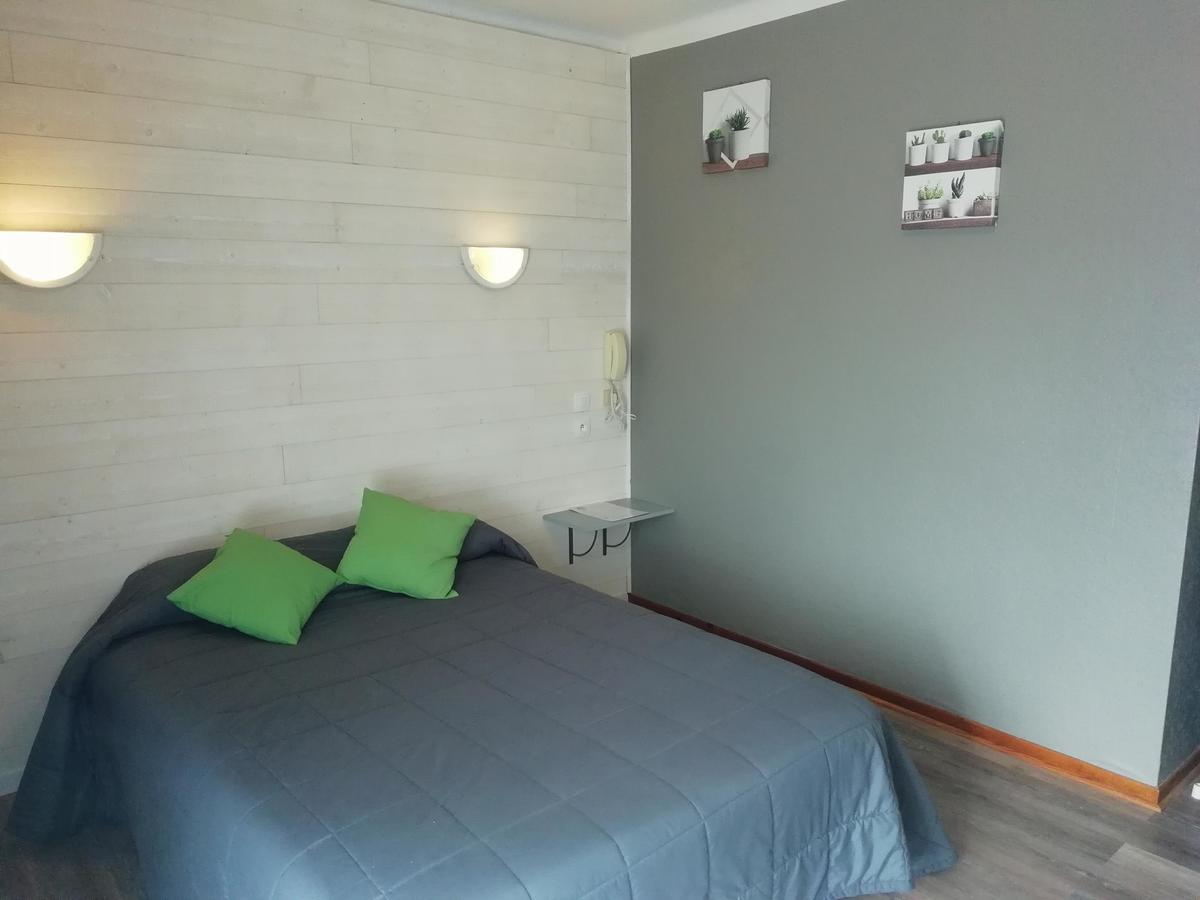Hotel L'Oustalet Font-Romeu-Odeillo-Via ภายนอก รูปภาพ