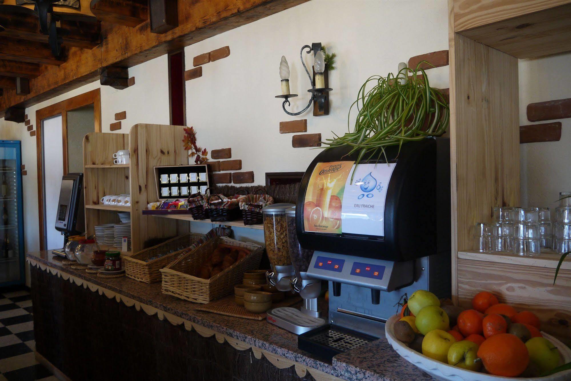 Hotel L'Oustalet Font-Romeu-Odeillo-Via ภายนอก รูปภาพ