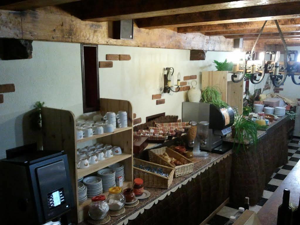 Hotel L'Oustalet Font-Romeu-Odeillo-Via ภายนอก รูปภาพ