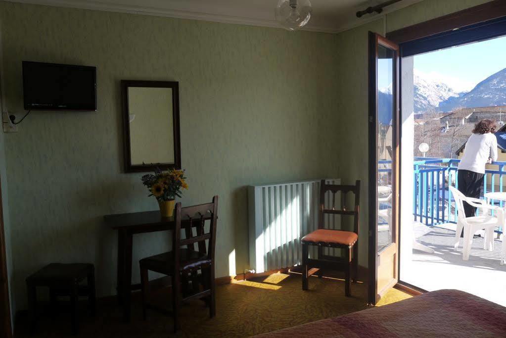 Hotel L'Oustalet Font-Romeu-Odeillo-Via ภายนอก รูปภาพ