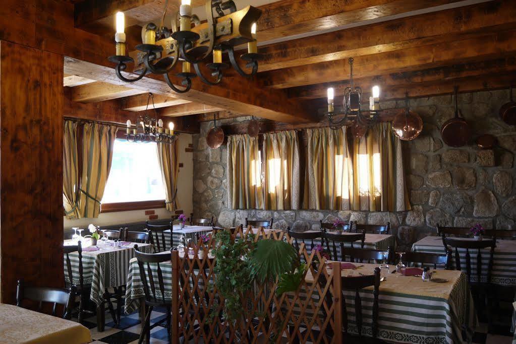Hotel L'Oustalet Font-Romeu-Odeillo-Via ภายนอก รูปภาพ