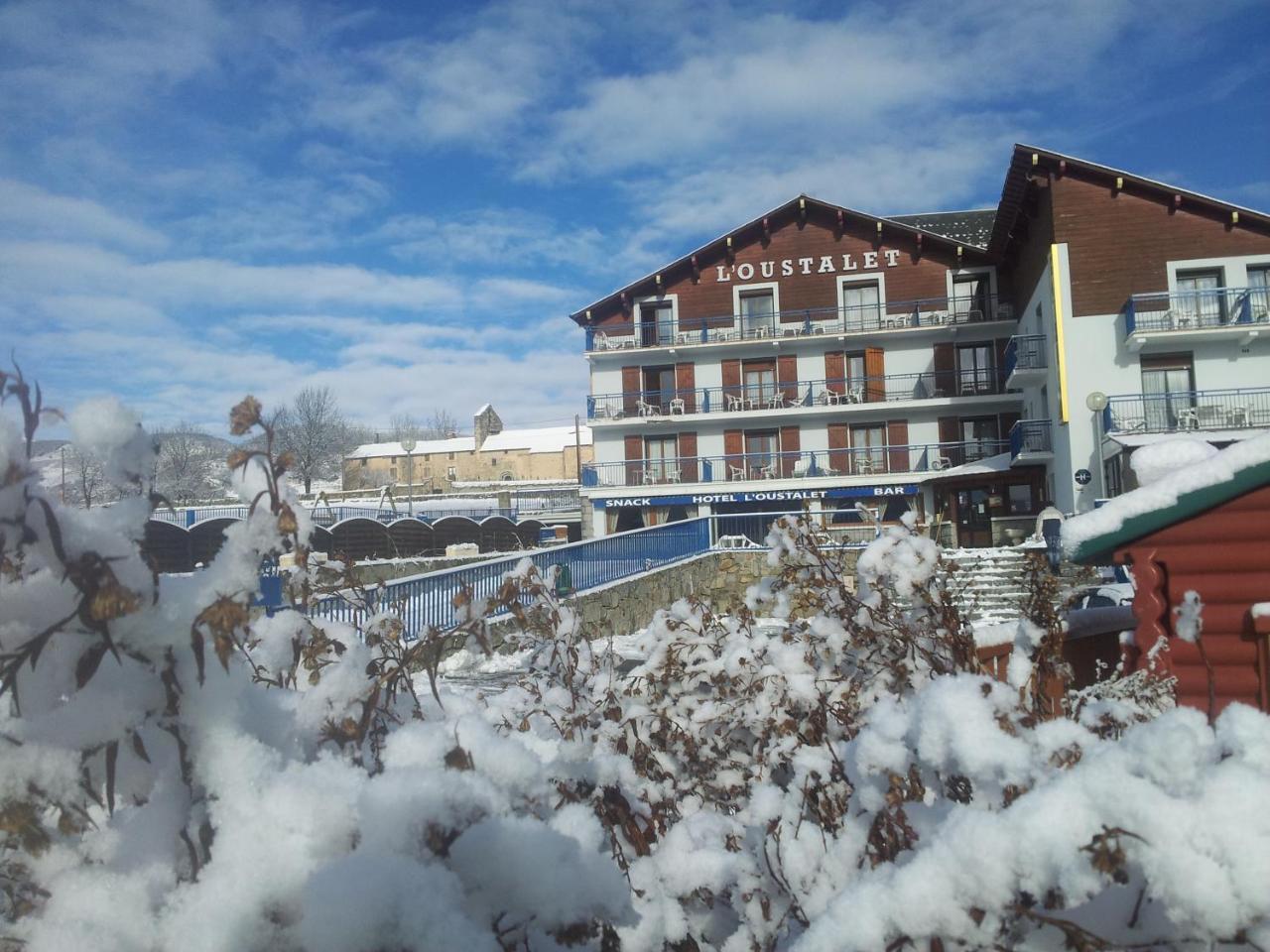 Hotel L'Oustalet Font-Romeu-Odeillo-Via ภายนอก รูปภาพ