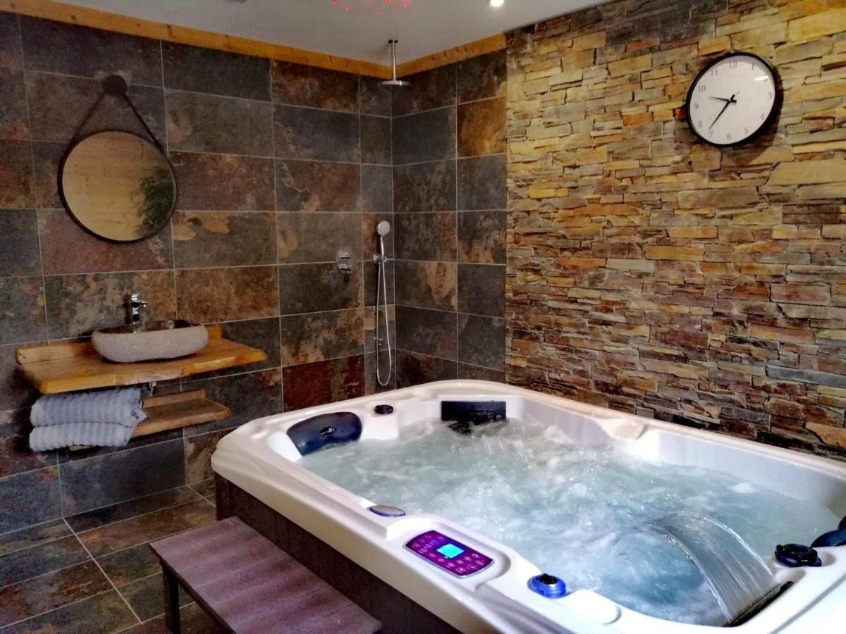 Hotel L'Oustalet Font-Romeu-Odeillo-Via ภายนอก รูปภาพ